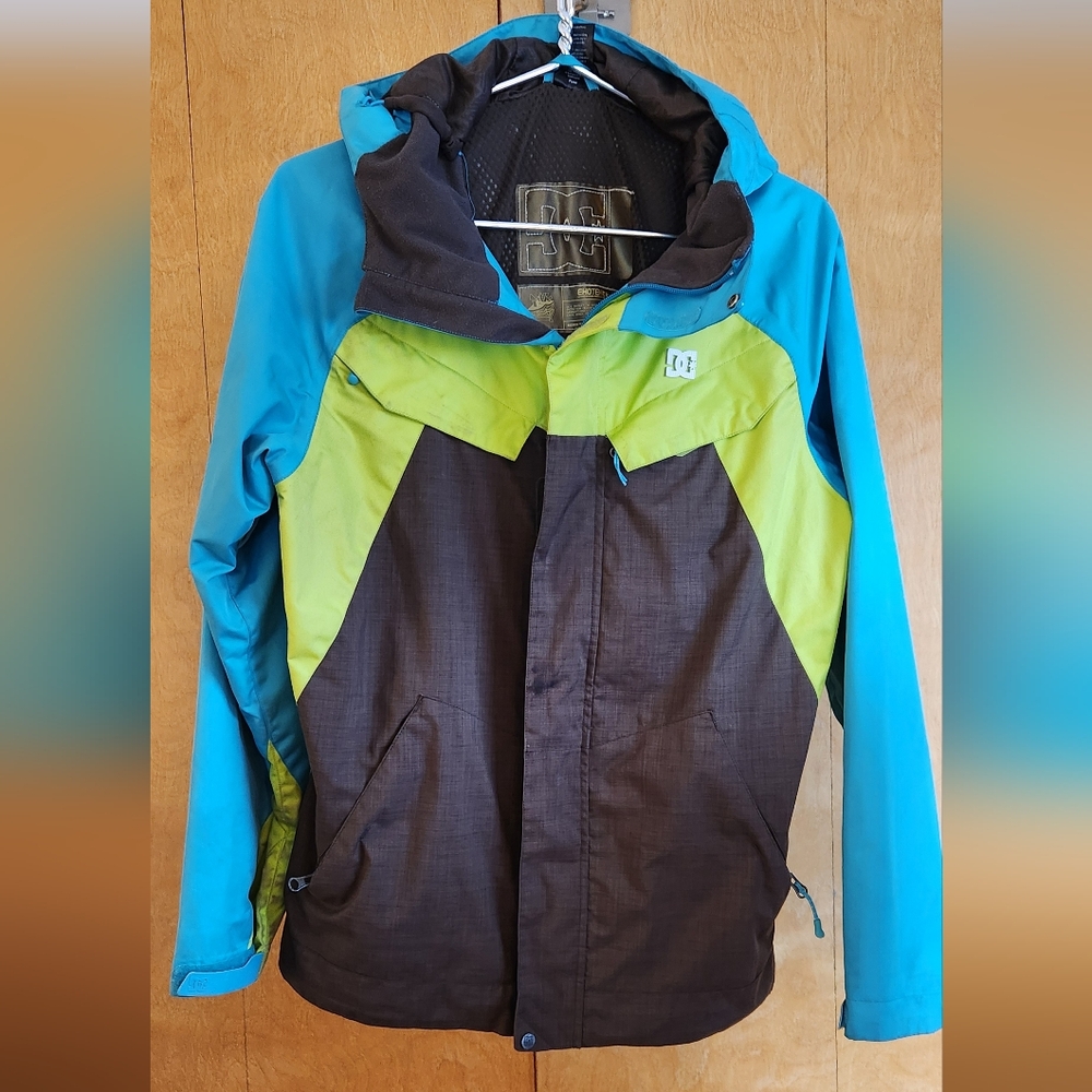 DC Shoe Company Lightweight Snowboarding Jacket